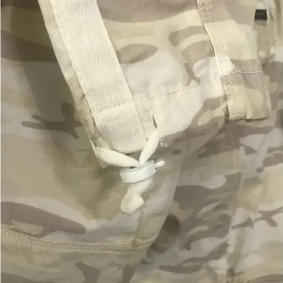 Sanctuary Pants Size 27 Womens Camouflage Tan Beige Cargo Style Drawstring Cuff - Picture 11 of 13